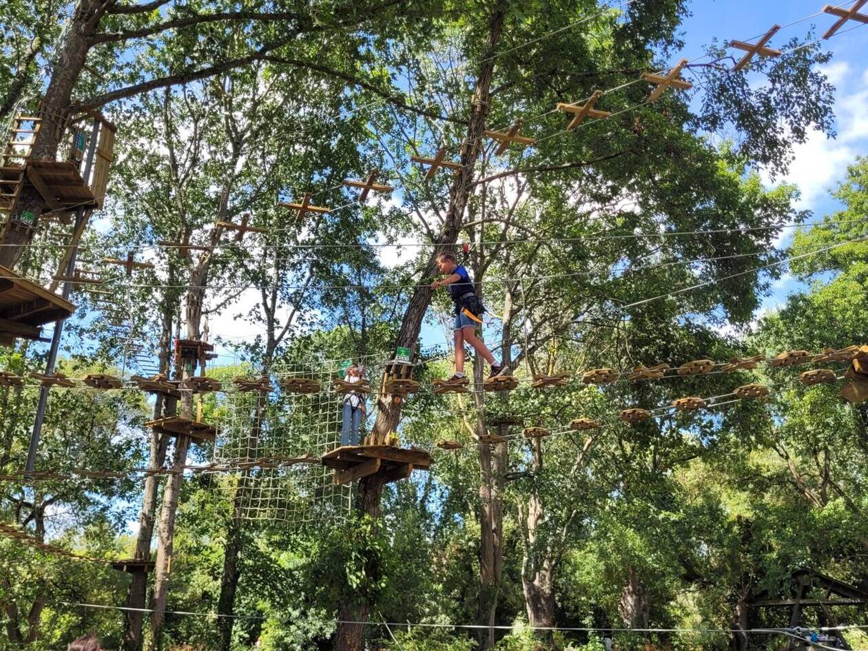 Aventure en famille à AccroCamp Nantes