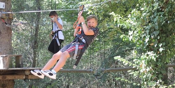 Les bienfaits de l'accrobranche pour les enfants : pourquoi choisir cette activité ?