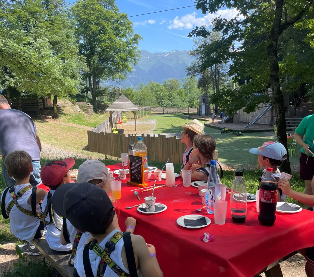 Une formule anniversaire enfant avec la vue sur la vallée au Fort de Tamié