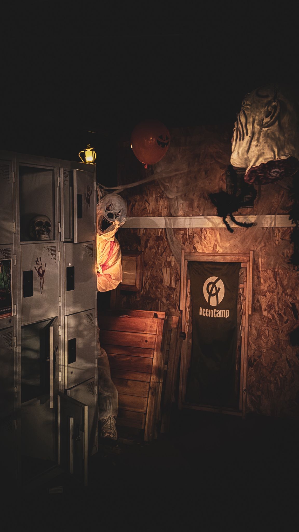 Décorations Halloween dans les parcs AccroCamp